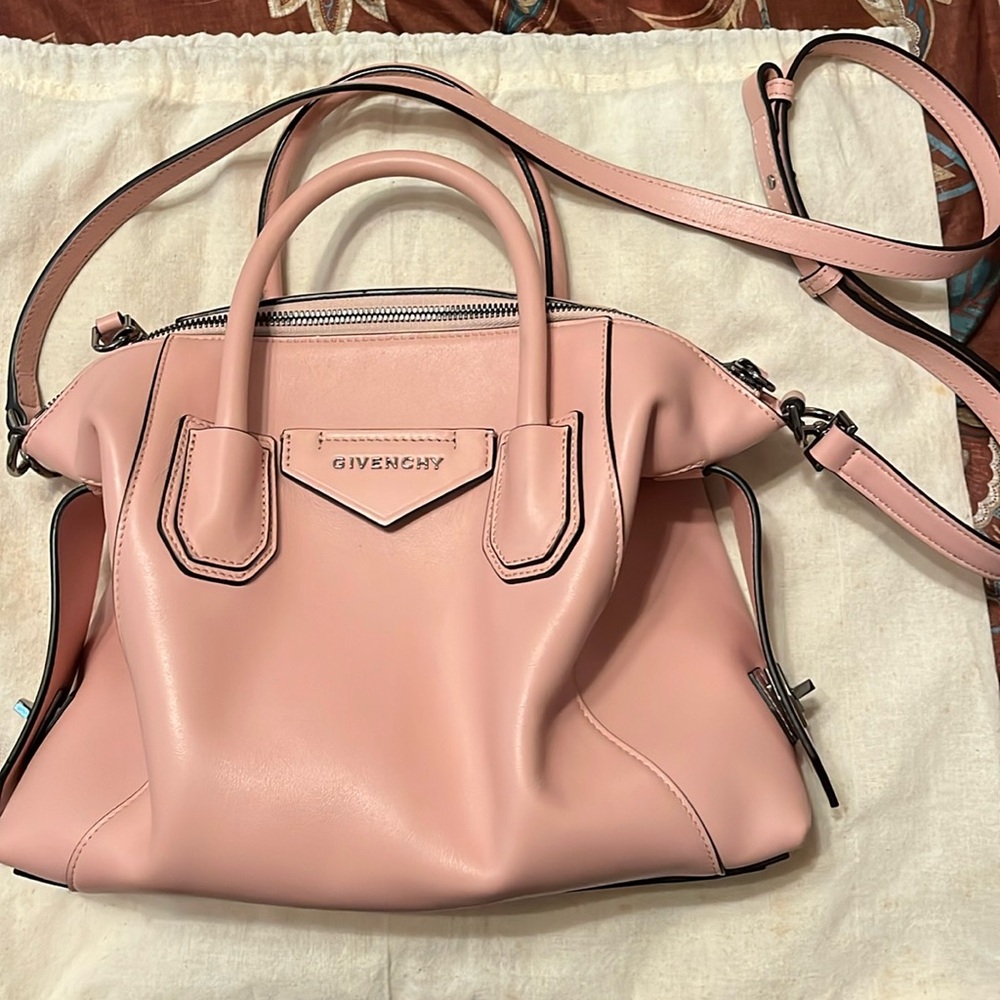 Authentic Givenchy Antigona - Picture 3 of 12